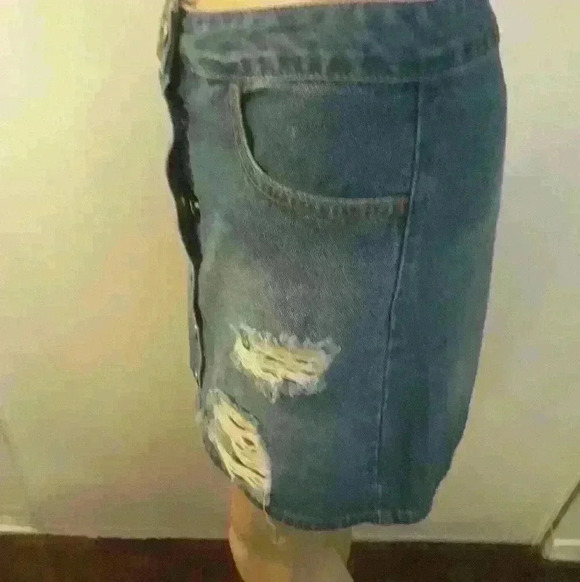 Forever 21 distress mini Jean skirt in excellent condition  S small - Picture 3 of 6